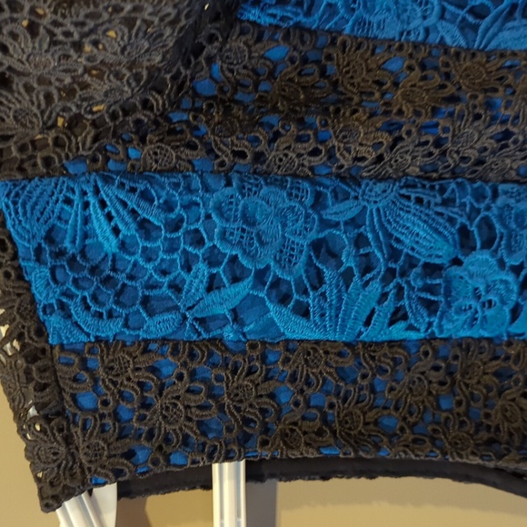 DVF NWT lace crop sleeveless top. Royal Blue and black. Size 10. - Picture 12 of 16
